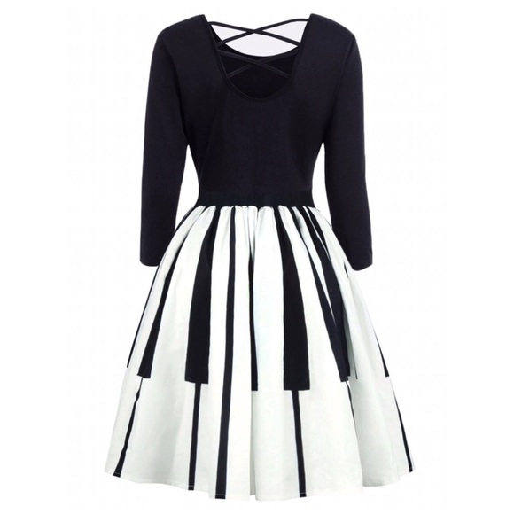 Black & White Swing Dress - Picture 2 of 11